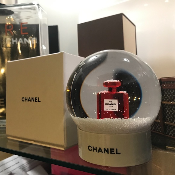 🧩NEW* CHANEL No.5 Snow Globe Collectible+Box